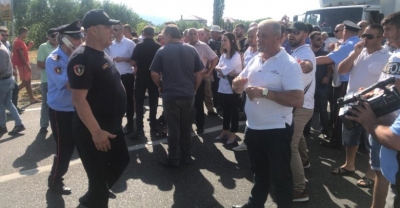 Qytetarët i presin hovin Ramës, i bllokojnë rrugënnë Dajç të Lezhës