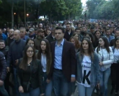 LIVE/ Protesta e Opozitës, Basha nis marshimin drejt kryeministrisë