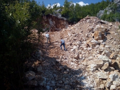 FOTOT/Ne Librazhd mrekullitë e natyrës shkatërrohen nga fadromat e drogës!