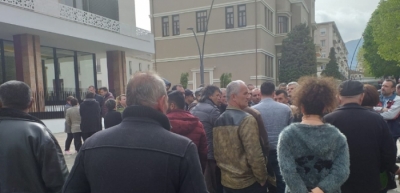 Protesta e tregtarëve në Berat, kërkojnë ‘pagën e luftës’