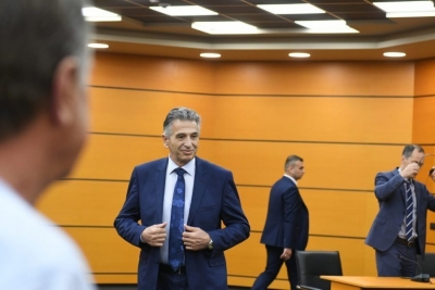 ‘Fali zot se nuk dijnë ç’a bajnë!’, reagon gjyqtari Vjerdha: Formë moderne e luftës së klasave