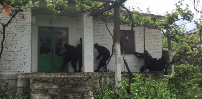 Arsenal armësh në banesën e braktisur në Velipojë