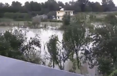 Moti i keq, përmbyten fshatrat e Kurbinit dhe Krujës, njerëzit në alarm nga lumi Ishëm dhe Budulla
