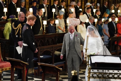 BBC publikon dokumentarin për familjen mbretërore, ja pyetja delikate që i bëri Princi Harry të atit ditën e dasmës