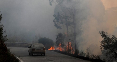 Portugalia lufton me zjarret, evakuohen qindra turistë