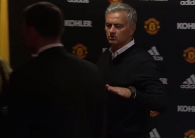 VIDEO/ Manchester Unnited humbi ndeshjen, Mourinho braktis konferecën: Respekt, Respekt!