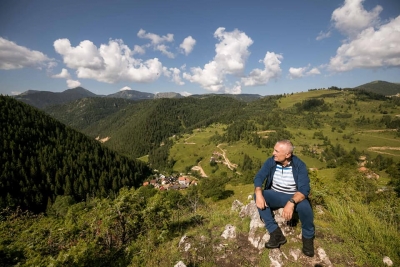 FOTOT/ Presidenti Meta uron shqiptarët nga Bjeshkët përrallore të Rugovës