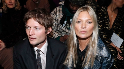 Kate Moss drejt altarit me të dashurin 13 vite më të vogël