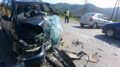 Përplasen 6 makina në autostradën Tiranë-Durrës