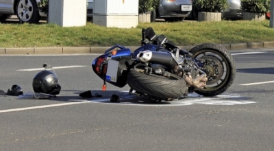 Aksident në qendër Beratit. Motorri godet gruan 43-vjeçare, të dy në gjendje të rëndë