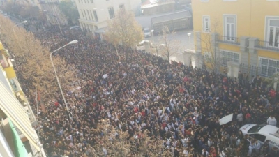 Protestë masive e studentëve shqiptarë (Video)