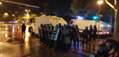 Foto/ Me mijëra protestues po sulen drejt Tiranës për sonte në orën 18:30