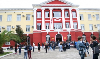 Nga lektorët te rektori, sa paguhen pedagogët në Universitetin e Tiranës