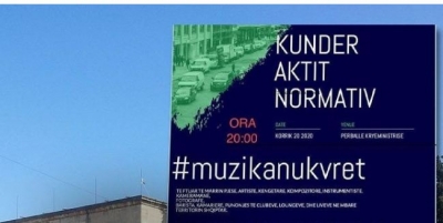 VIDEO/ ‘Muzika nuk vret’: Policia nuk lejon protestën para kryeministrisë