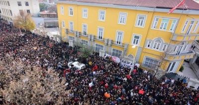 Avokatja e Popullit: Shqiptarët t&#039;i bashkohen rezistencës!