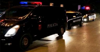 Aksident i rëndë në Tiranë-Elbasan, autovetura me targa të huaja përplaset me kamionin, 1 i vdekur