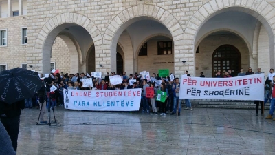 Protesta vazhdon, studentët gozhdojnë dyert e fakulteteve