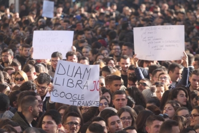 Studentët konfirmojnë dorëheqjen e Lindita Nikollës, por nuk e lë Rama