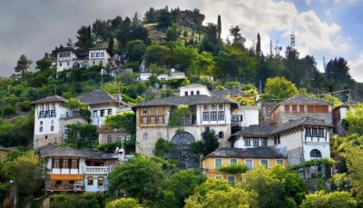 Nishani: Gjirokastra, perla që po zhduket nga makutëria në pushtet