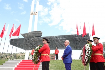 Presidenti Meta nderon me respekt kujtimin e atdhetarëve që luftuan dhe u sakrifikuan në Luftën historike dhe kombëtare të Vlorës 1920