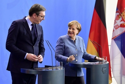 Gjermania ka një plan për Kosovë - Serbi, ja kur Merkel do t&#039;ia lërë mbi tavolinë presidentit Vuçiç