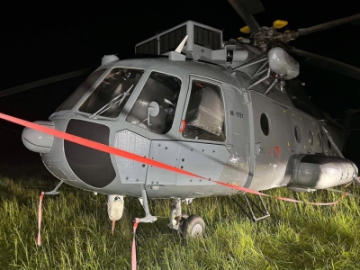 Helikopteri rus ulet pranë bazës ushtarake në Amerikë, burra të dyshimtë zbresin e fshihen në pyll