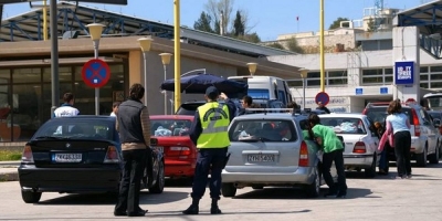 Policia greke ndalon skuadrën e Antigoneas të kalojë në Greqi, i vë kryq pashaportës së kapitenit