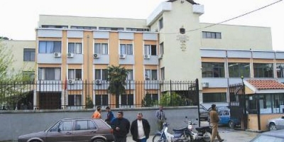 Vdekja e 56-vjeçarit në Vlorë pas sherrit, gjykata lë në burg 3 autorët