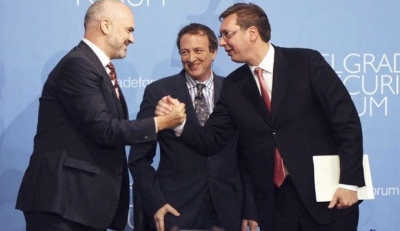 Vizita e Macron në Serbi, denoncimi: Rama po lobon përmes Vuçiç që ta takojë në Beograd