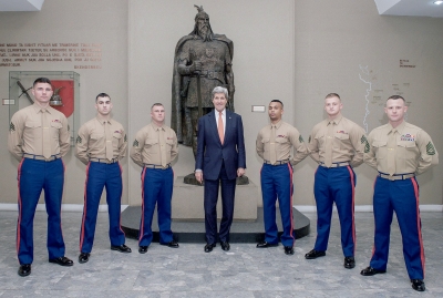 Miqësia SHBA - Shqipëri, ambasada amerikane nis publikimin e një serie fotosh historike