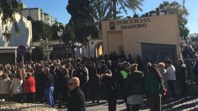 Lamtumirë prekëse për Julen, vogëlushi varroset pranë të vëllait mes lotëve, luleve dhe duartrokitjeve