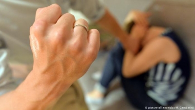 “Duhet thyer heshtja”! Analiza shqetësuese e “DW”: 1 në 4 gra bien pre e dhunës të paktën një herë në jetë