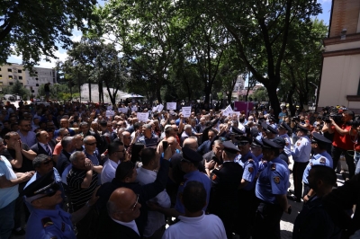 Reperi i njohur Stresi i bashkohet protestës së PD