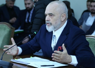 ‘Mishi është i dobët’/ Tension në komision, Rama e detyron Tabakun t'i kërkojë ndjesë