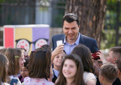 &quot;Basha uron 1 Qershorin/&quot;E ardhmja e fëmijëve shqiptarë do të jetë si ajo e fëmijeve europianë&quot;