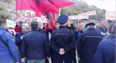 Tension gjatë protestës kundër HEC-ve në Fan, shoqërohen tre banorë