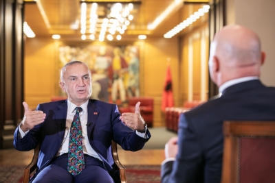 Kriza politike/ Meta: Disa ndërkombëtarë u bënë palaço