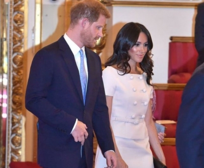 Fotot/ Meghan Markle, e fiksuar pas këtyre këpucëve, Ja sa kushtojnë