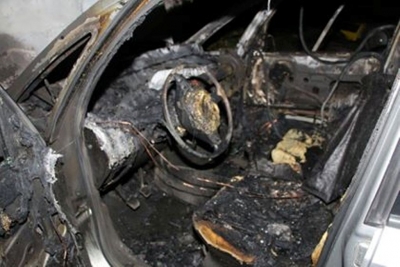 Digjen brenda natës katër makina në Pogradec