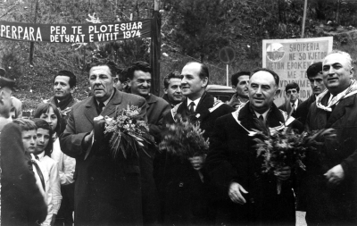 Balluku i madh në një prej daljeve të fundit në publik në vitin 1974