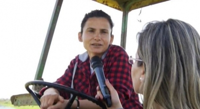 Vajza që nuk e ndërron fshatin me qytetin, ‘Do të zgjidhja traktorin në vend te BMW’
