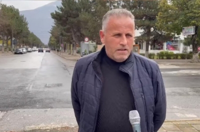 Të tri fëmijët në emigracion, babai niset drejt Tiranës: Në protestë kundër kësaj qeverie, se këtu s'ka më shpresë!