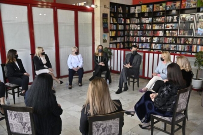 Basha takim me kandidatet për deputete në Elbasan: Kur gruaja është e fortë, Shqipëria është e fortë! Detyra jonë që zotimet t’i mbajmë një më një