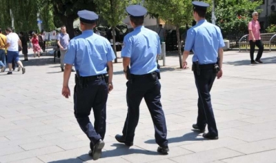 Gjykata kthen në detyrë dy policë, pezullohen 5 të tjerë