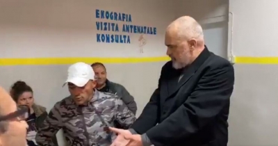 VIDEO/ &#039;Po hë ore, djalë apo vajzë e ke?&#039;, Rama humbet durimin gjatë vizitës në spitalin e Vlorës