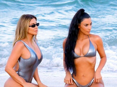 Fotogaleria/ Kim Kardashian e mrekullueshme me bikini ngjyrë argjendi