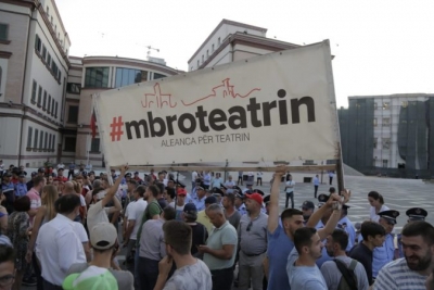 Teatri i Vjenës solidarizohet me artistët: Protesta juaj na përket edhe ne, mos u ndalni