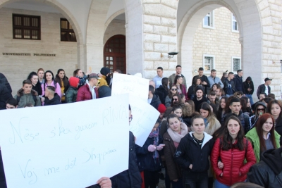 Videot e revoltës/ Si ta lexojmë shpërthimin studentor