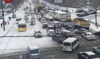 Kolaps në Kiev për shkak të borës