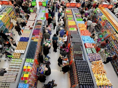 Nga grushtet, te raftet e zbrazura totalisht në supermarkete, ç’ndodhi me shqiptarët këto ditë karantinimi, ja 10 produktet më të shitura